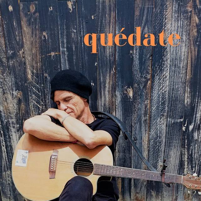 Quédate
